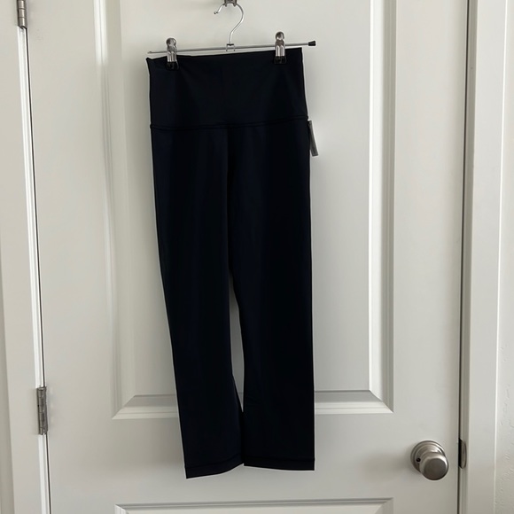 * SOLD* Lululemon Run with the Waves Crop 21” - Picture 4 of 9